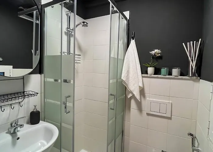 Elegante Trilocale Zona Acquario-ianuamaris Daire