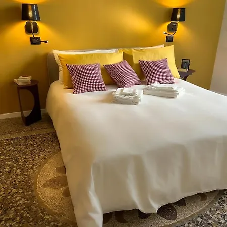 Elegante Trilocale Zona Acquario-ianuamaris Daire