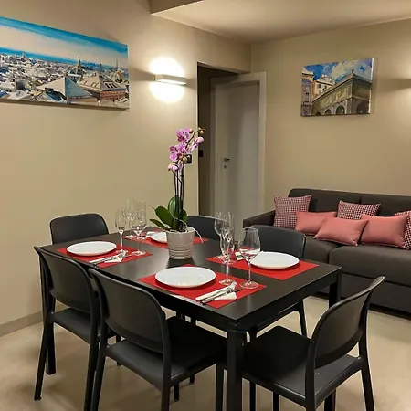 Daire Elegante Trilocale Zona Acquario-ianuamaris *